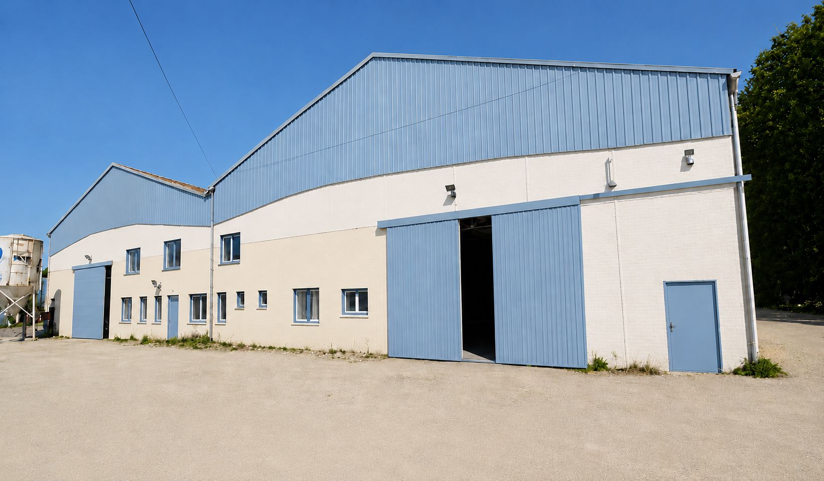 Vue extérieure du programme d'entrepôts.